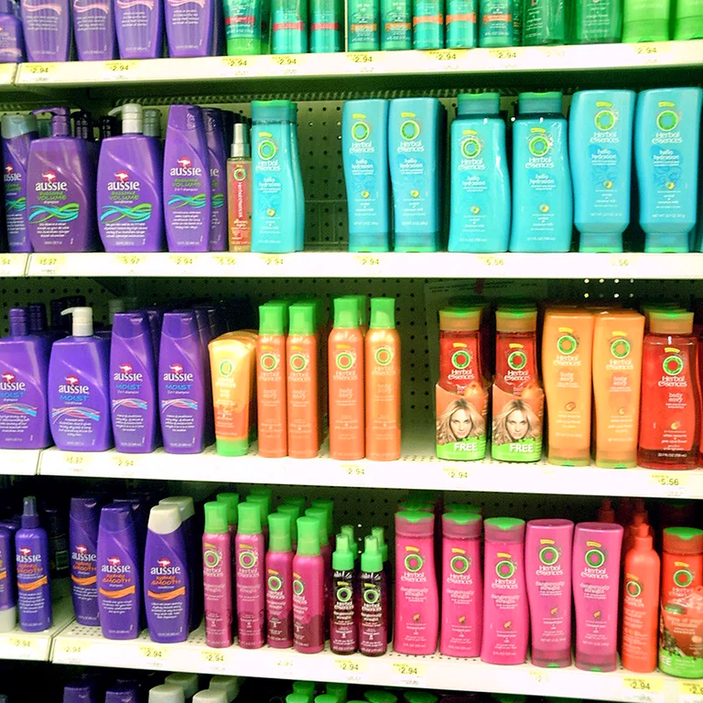 Hàng loạt chai dầu gội khác nhau đã thử qua nhưng gàu ngứa vẫn tái phát